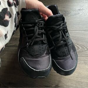 Women’s Nike Huarache Size 6.5